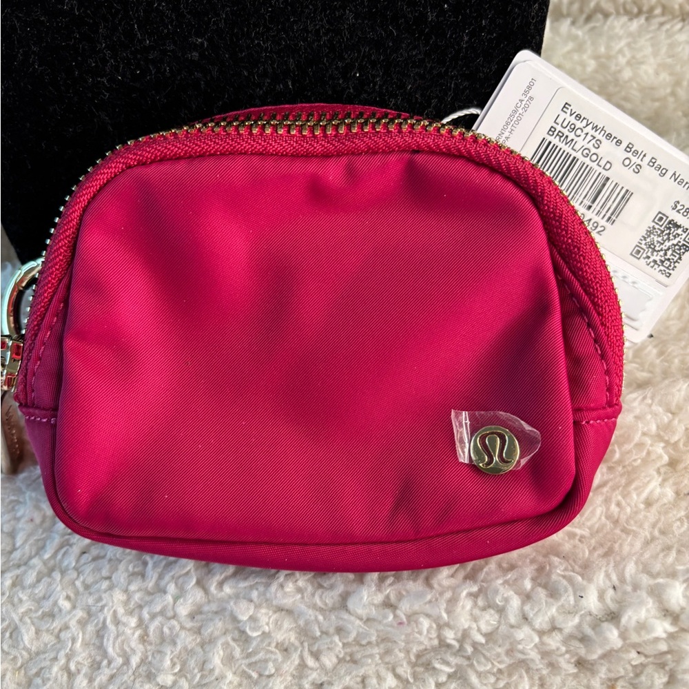 lululemon athletica Everywhere Belt Bag Nano Fuchsia Bag IPod Holder bag Charm
